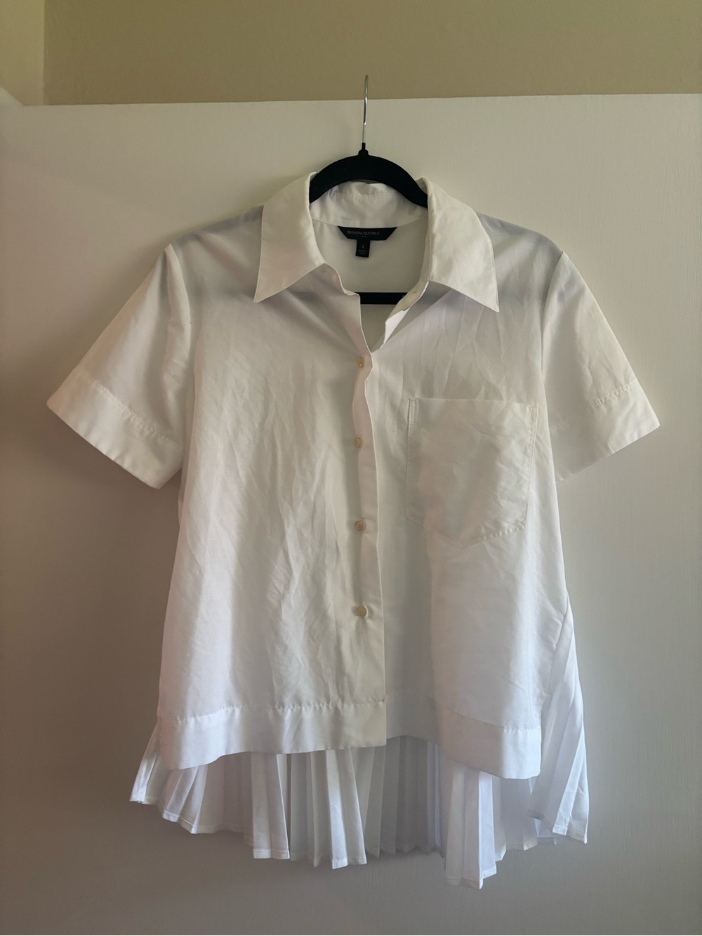 Banana Republic White Short-Sleeve Button-Down with Pleated Back